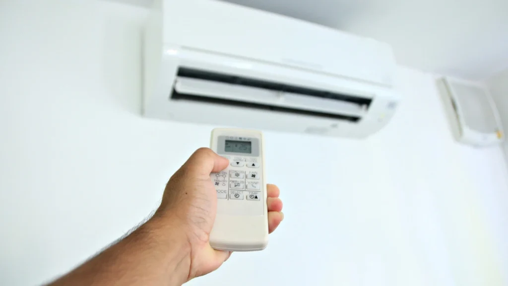 ضبط درجة حرارة التكييف لتوفير الكهرباء