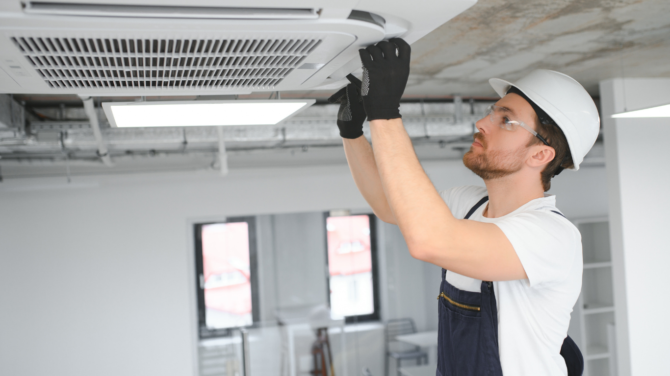 فني تكييفات التجمع