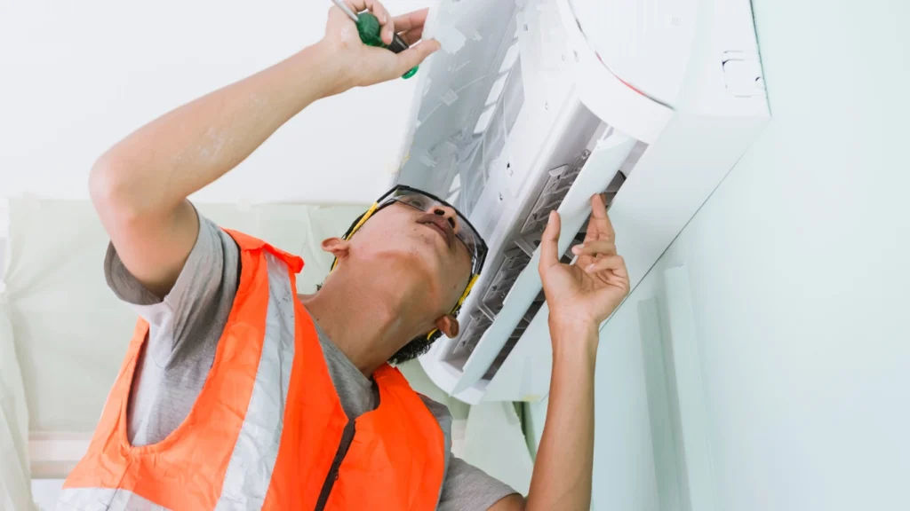 فني تكييف محترف بالتجمع