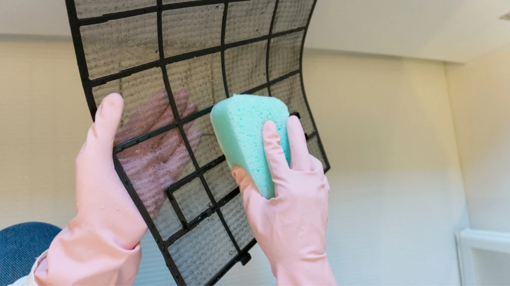 تنظيف فلاتر تكييف شارب